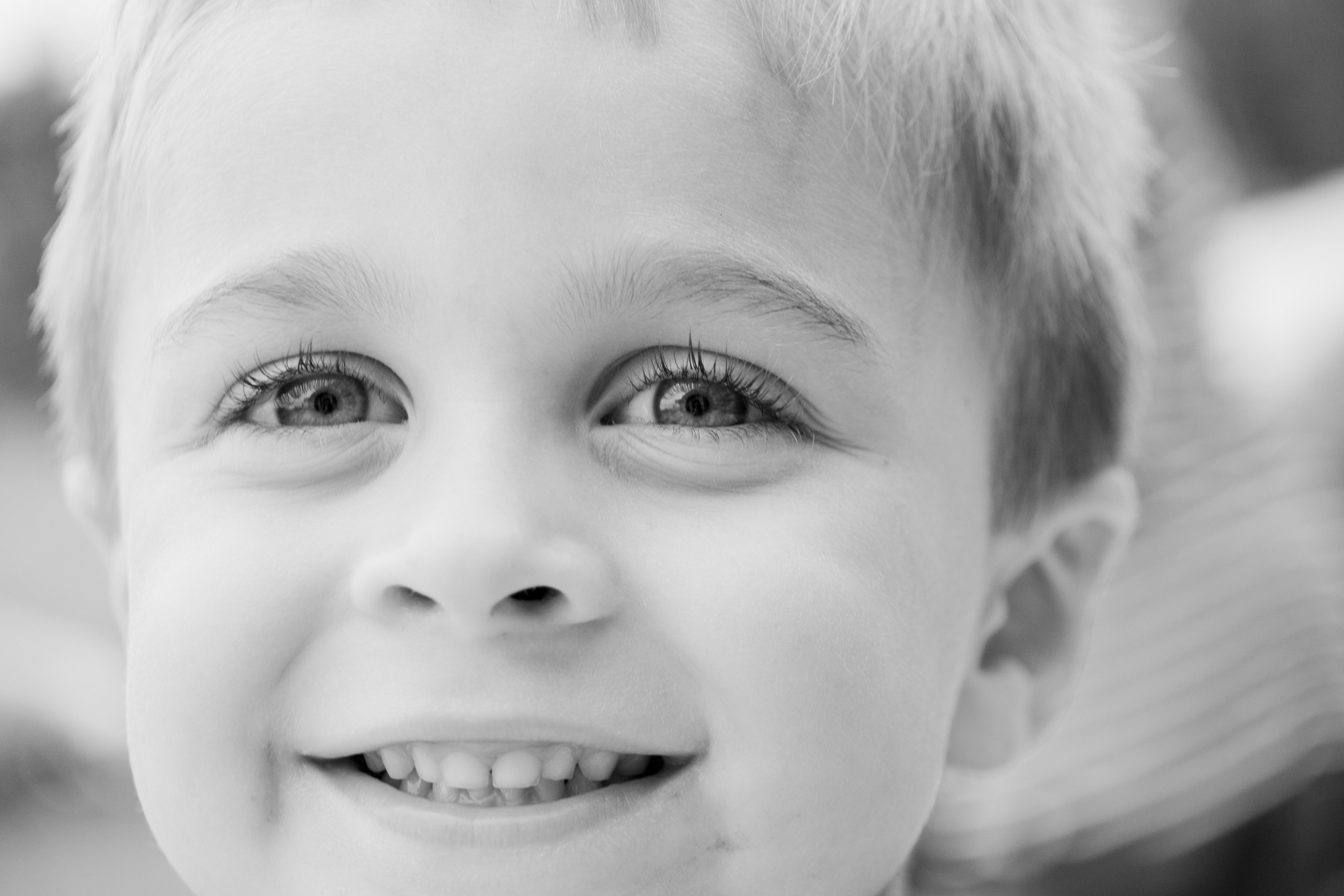 Chargement de la vidéo: LENTILLES DE NUIT POUR ENFANTS : COMMENT LES RETIRER 